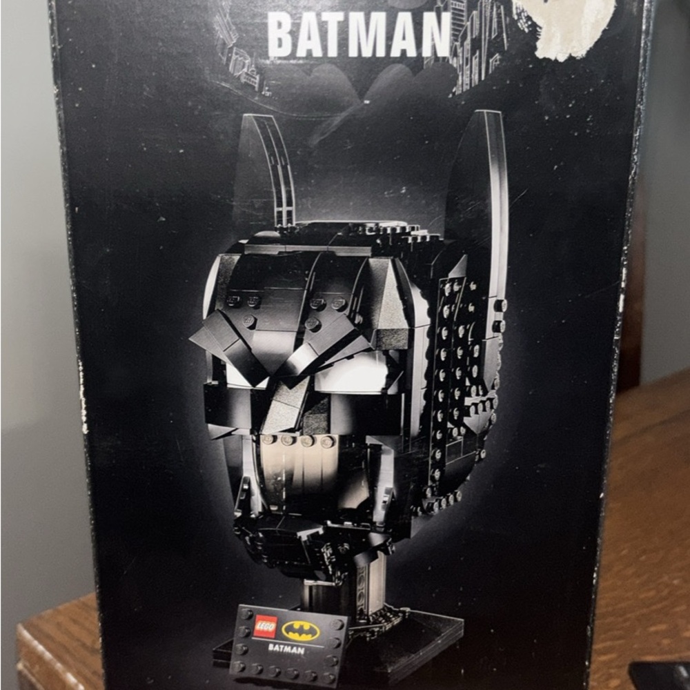LEGO Batman Black Helmet Display Set
A DISCONTINUED set